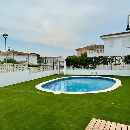 Сasa de vacaciones La Vinya 02 *